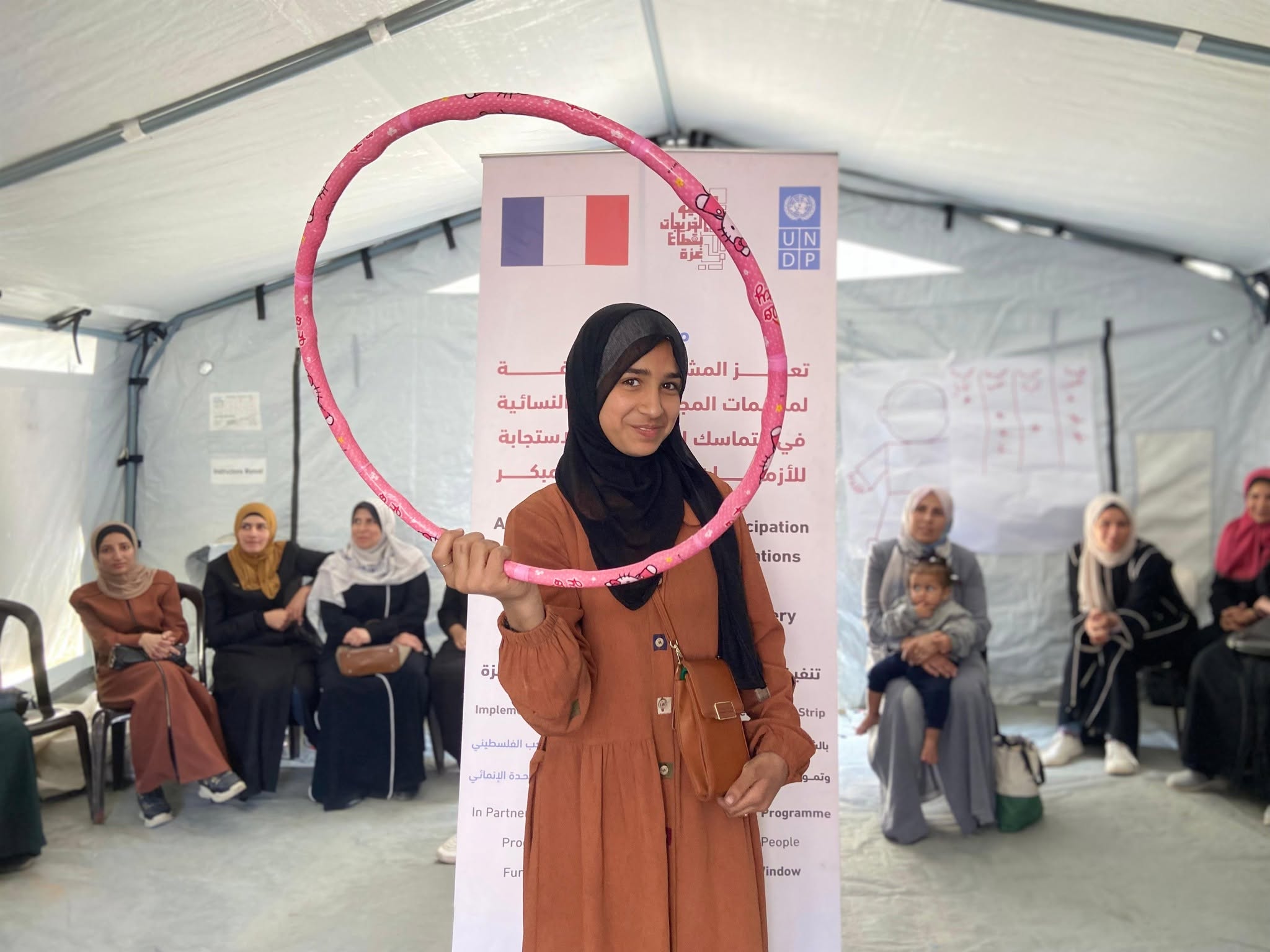 مواصلة البرنامج التدريبي المتخصص في الإسعافات الأولية والإسعاف النفسي الأولي، بمشاركة (130 ) سيدة