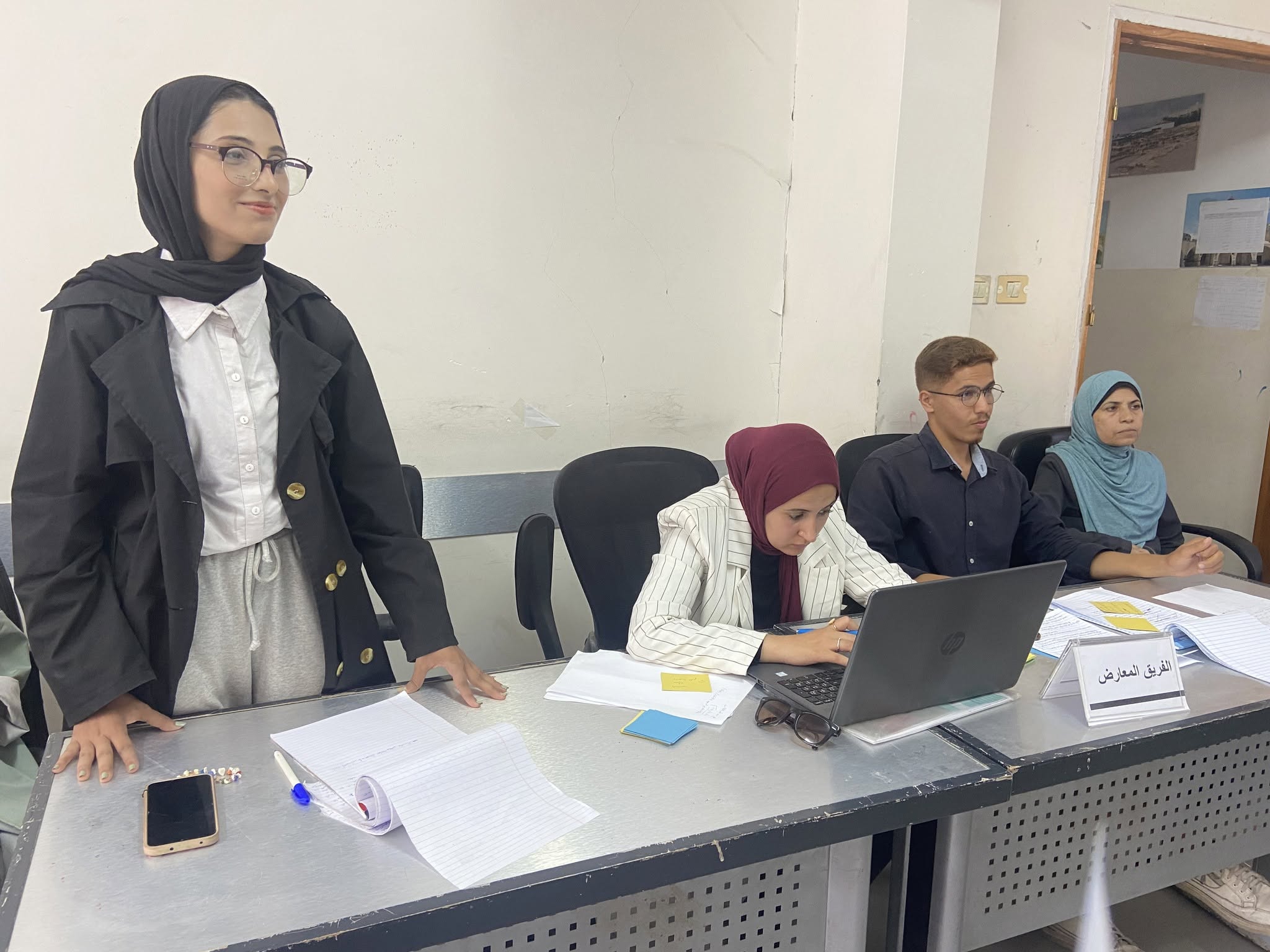 مناظرة بعنوان: "هذا المجلس يرى أن النساء نجحن في ابتكار أدوات صمود في مواجهة اقتصاد الحروب"